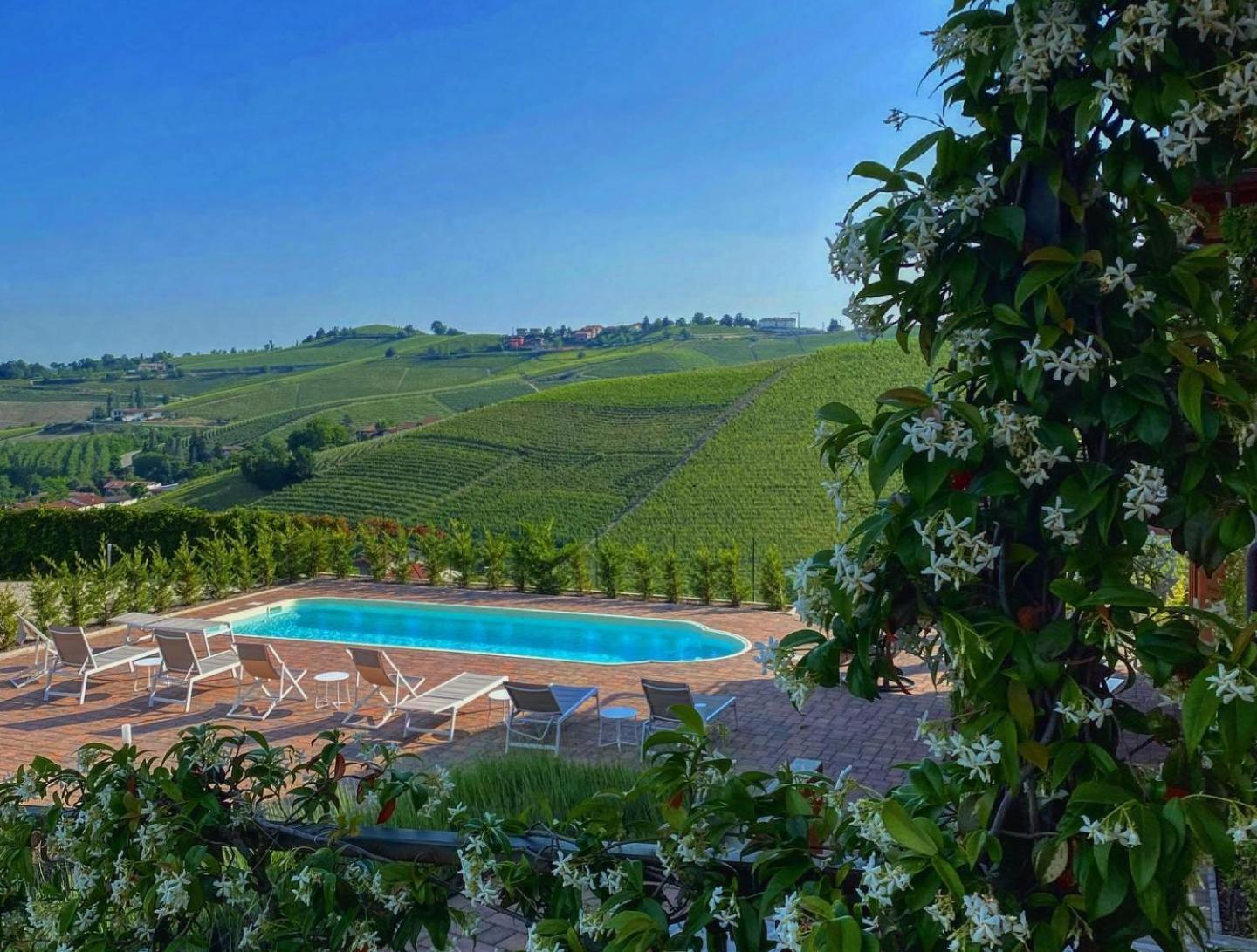 Panoramic Villa Garassino - Country Rooms And Fine Restaurant Treiso Exterior foto