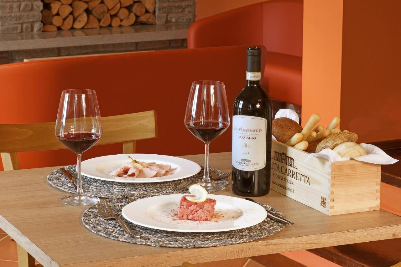 Panoramic Villa Garassino - Country Rooms And Fine Restaurant Treiso Exterior foto